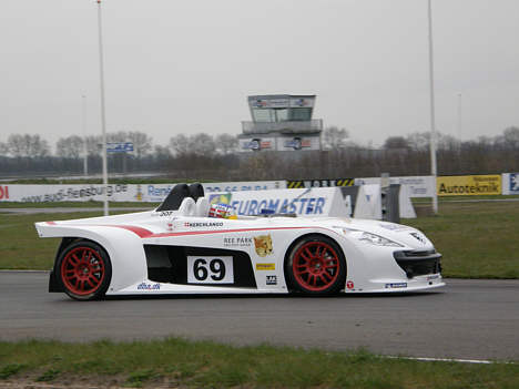 En af de kørere der skal være med til at løfte niveauet i den nye Peugeot 207 Spider Cup er Ronnie Bremer.